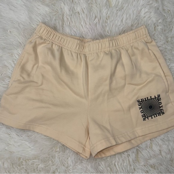 Billabong Women Shorts - Picture 1 of 3